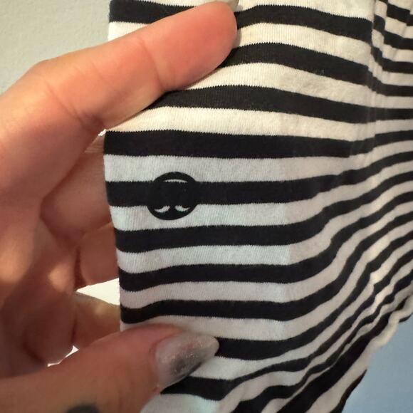 Lululemon 5 Year Basic Black and White Striped Men's Shirt size large - Picture 4 of 5